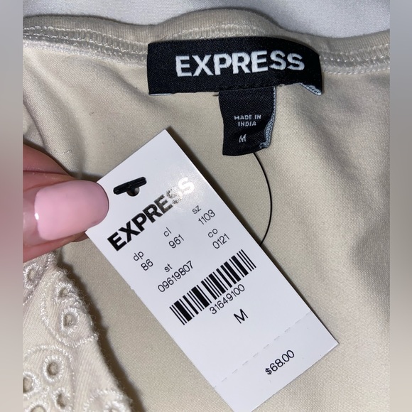 🦢 Express Eyelet Puff Sleeve Top 🦢 - Picture 6 of 10